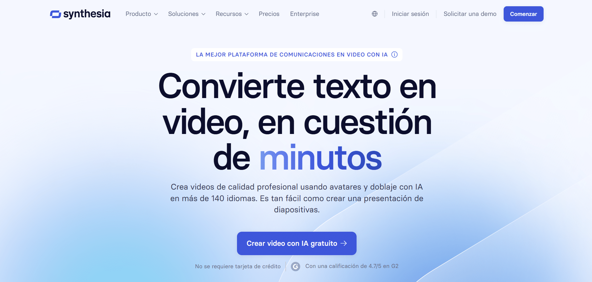 Captura de pantalla del sitio web de Synthesia mostrando el eslogan "Convierte texto en video, en cuestión de minutos" junto a un botón para crear videos con IA de forma gratuita.